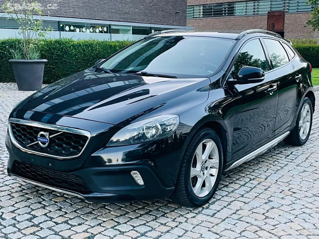 Volvo V40, 2.0D3 MANUÁL CROSS SERVISKA - fotka 3