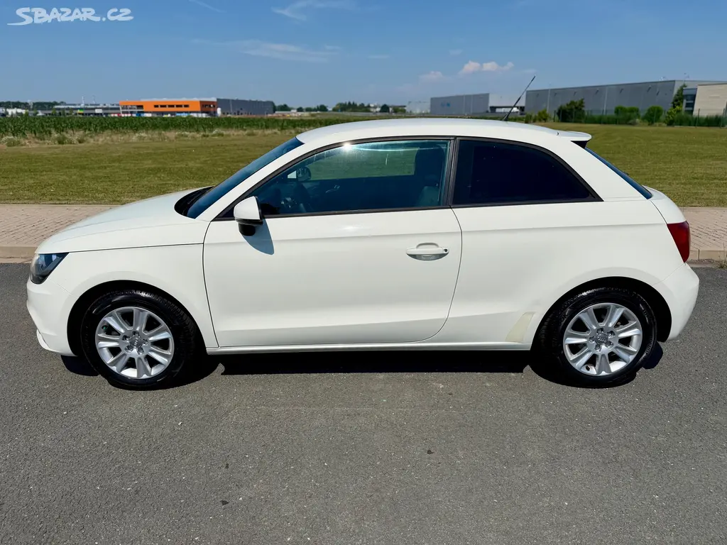 Audi A1, 1.2 TFSI AC VÝHŘEVY SERVISKA - fotka 2