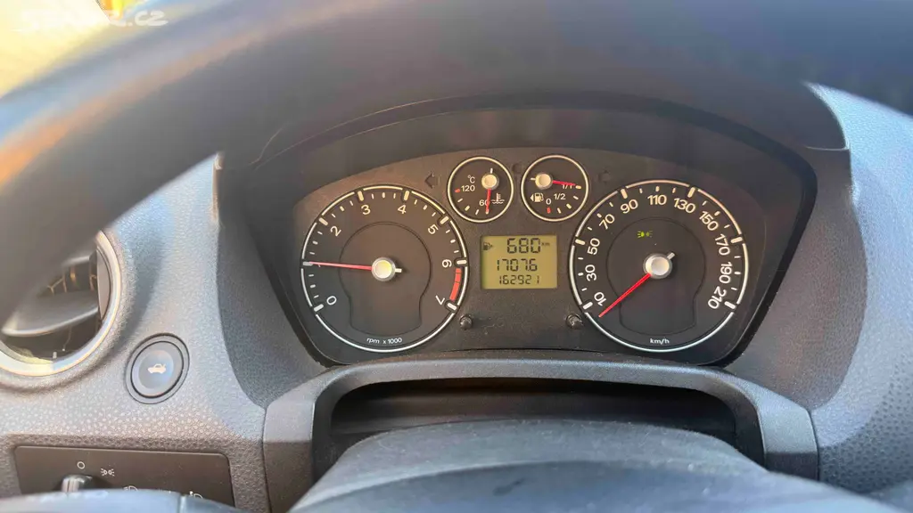Ford Fiesta 1.2 benzín, 55 kW, [telefon skryt] km - fotka 3