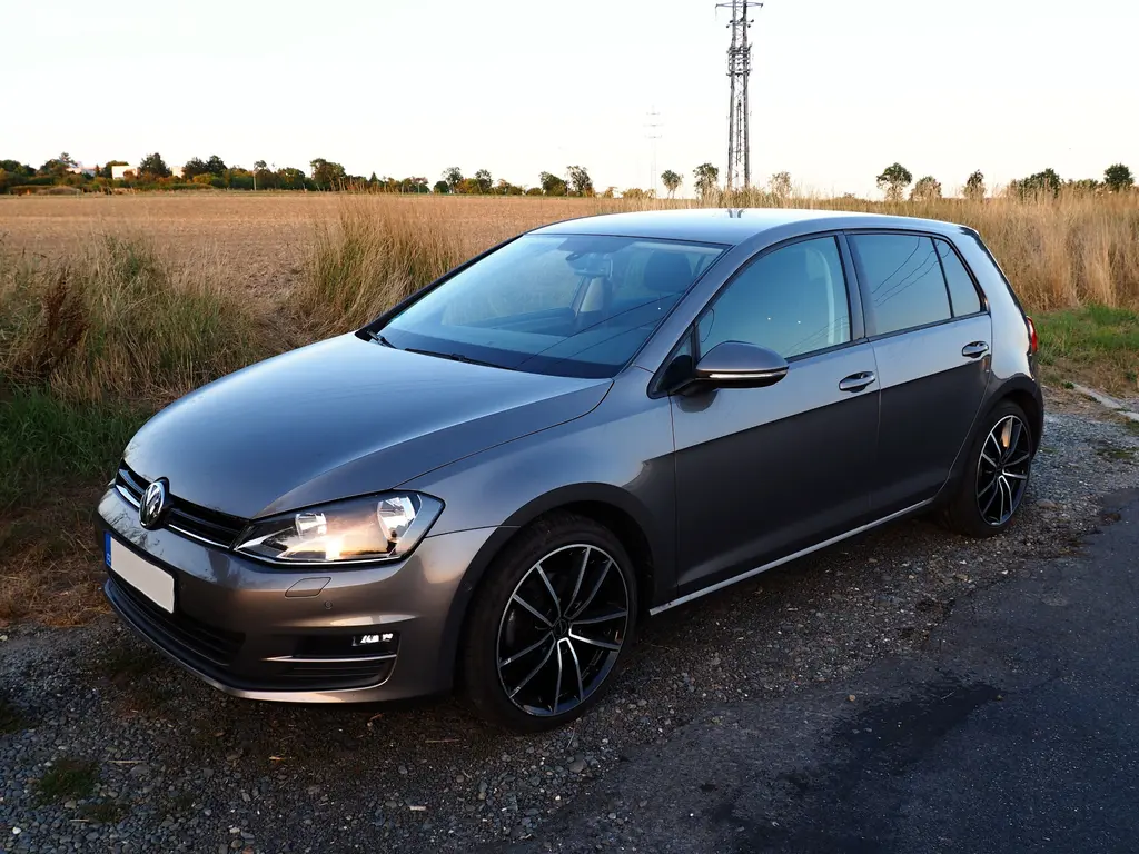 VW Golf 7 1,4 Climatr_ParkAssist_2xPDC_temp_výhřev