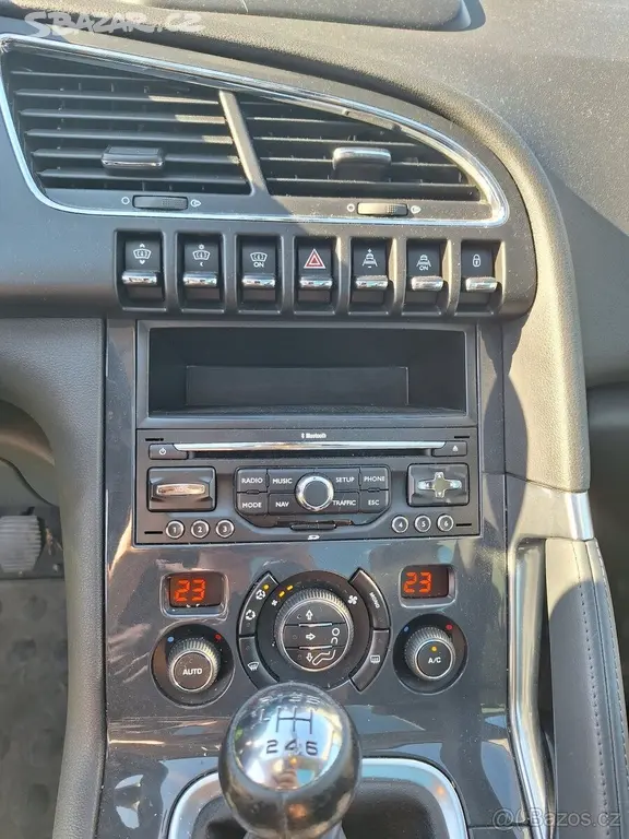 Peugeot 3008 1,6 M0VG - servisováno - fotka 3