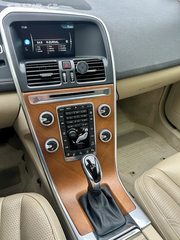 Volvo XC60, 2,4D D5 Inscription Polestar - fotka 6