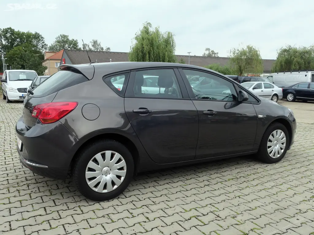 Opel Astra 1.6 i 85 kW - 87 766 Km - fotka 4