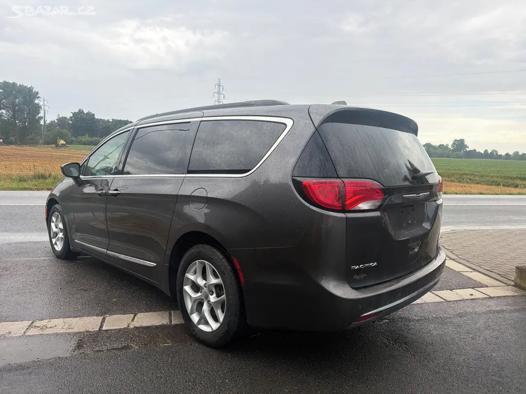 Chrysler Pacifica 3,6 Pentastar 8 míst 2017 - fotka 3