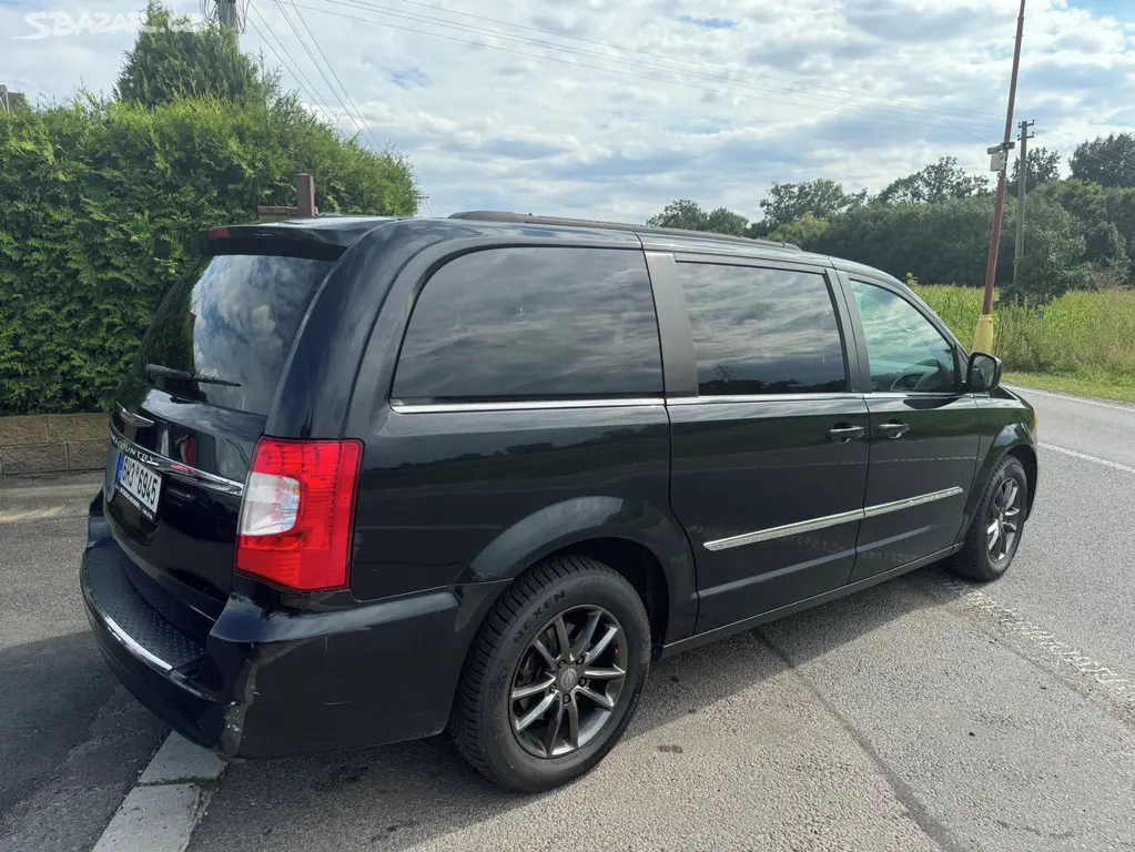Chrysler Town Country 3.6 RT Stown DVD 2012 - fotka 4