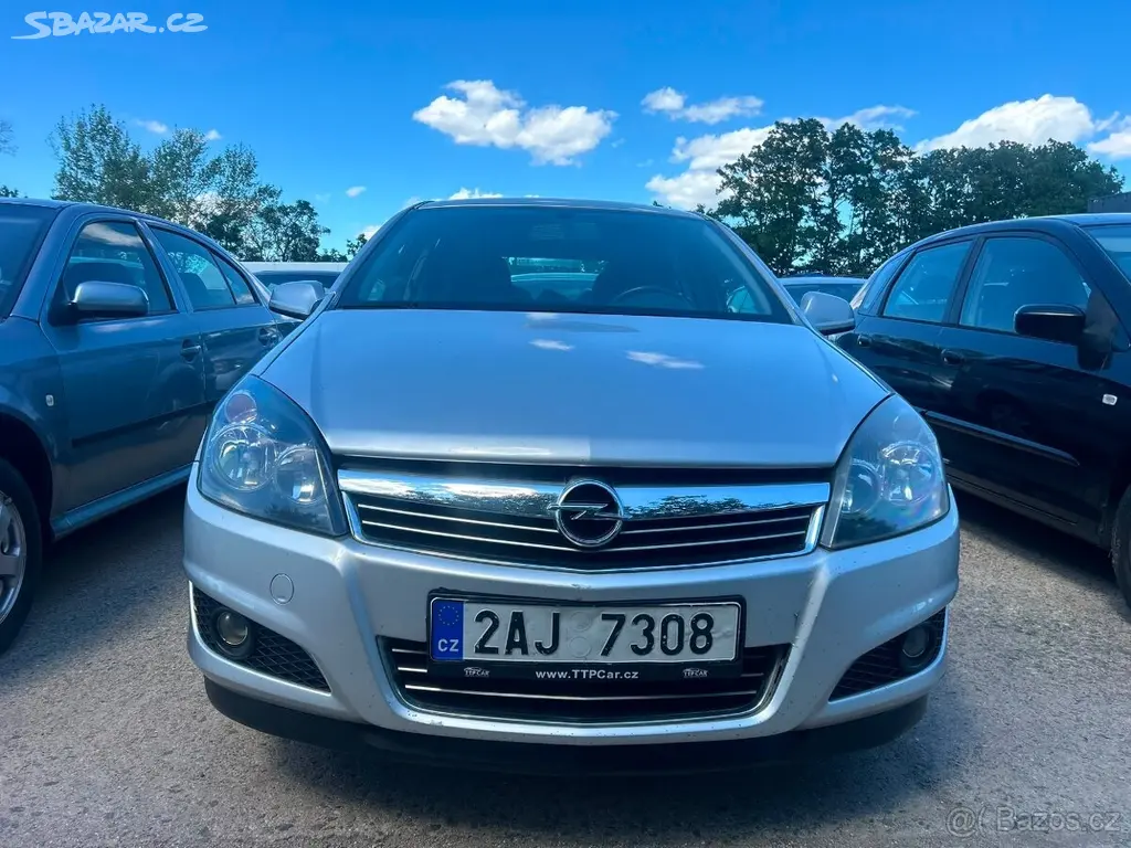 2011,KLIMA,TEMPOMAT,el.okna+zr,Opel Astra 1.6 85kw - fotka 5