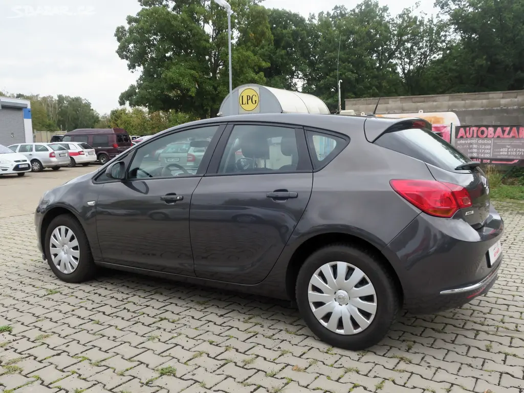 Opel Astra 1.6 i 85 kW - 87 766 Km - fotka 6