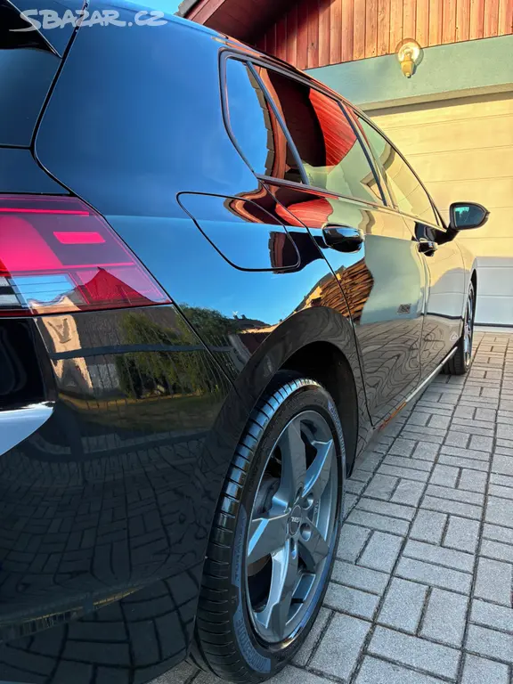 Volkswagen Golf 8 - fotka 6