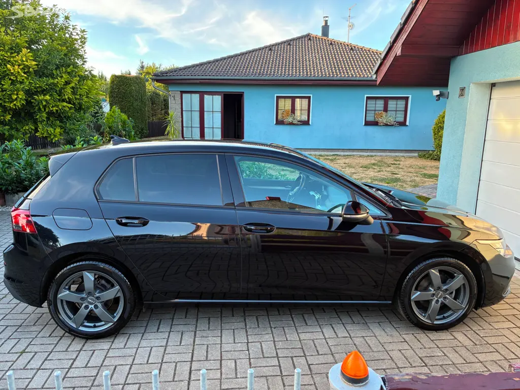 Volkswagen Golf 8 - fotka 4