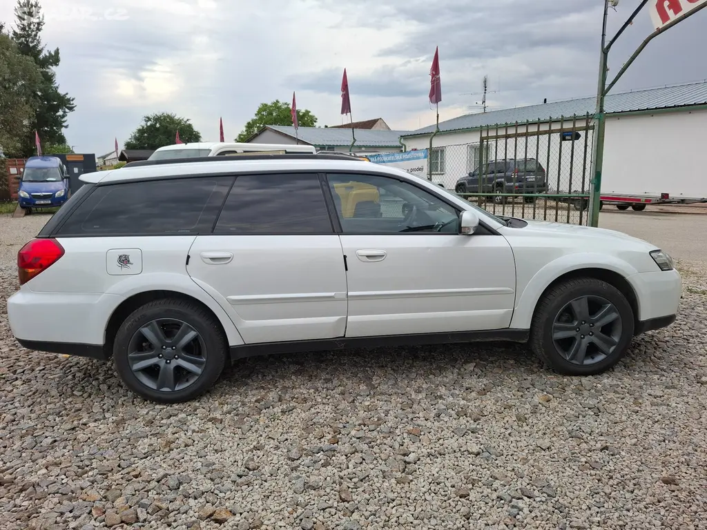 Subaru Legacy Outback 3.0i AWD automat - fotka 4