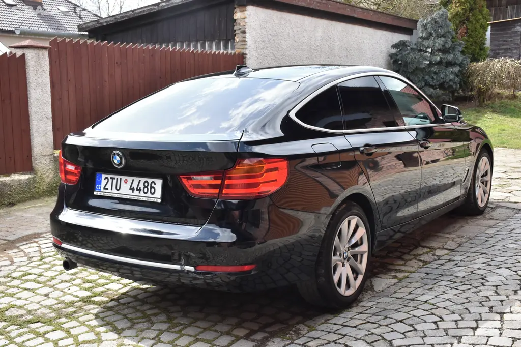BMW 320D GT XDrive 2014 2sady kol zrcadlení mobilu - fotka 4