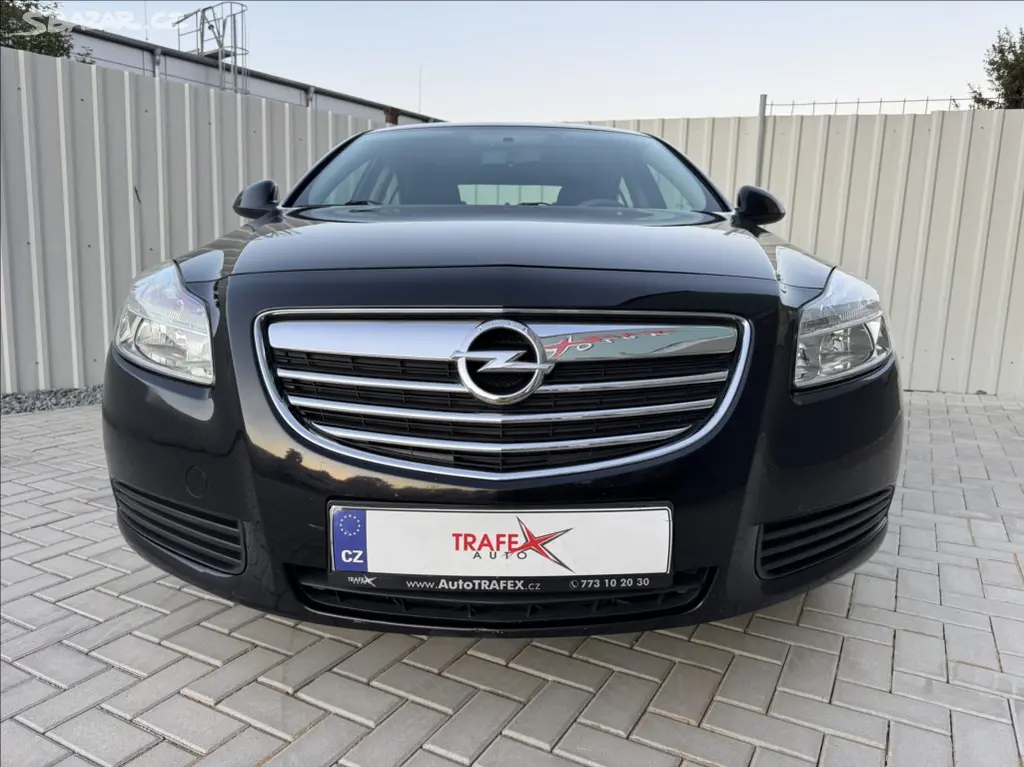Opel Insignia, 1,6 i 85kW tažné KLIMA ALU - fotka 2