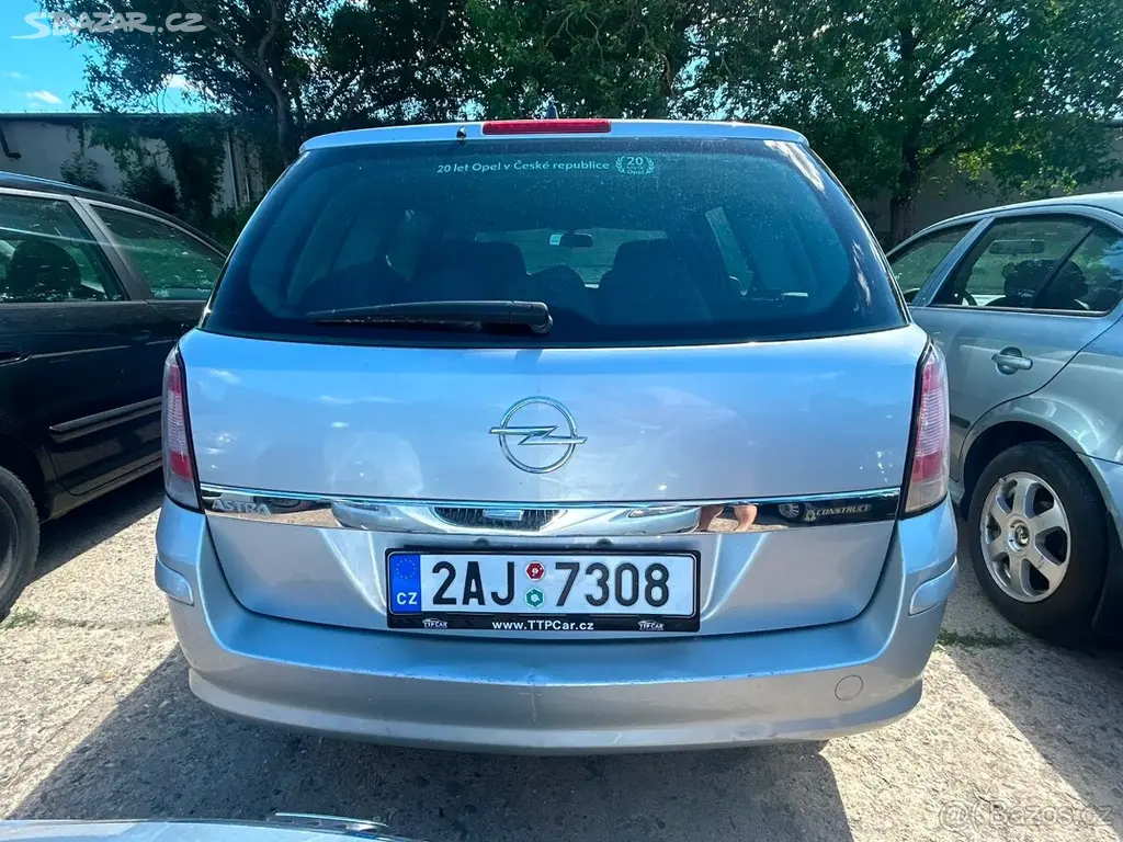 2011,KLIMA,TEMPOMAT,el.okna+zr,Opel Astra 1.6 85kw - fotka 6