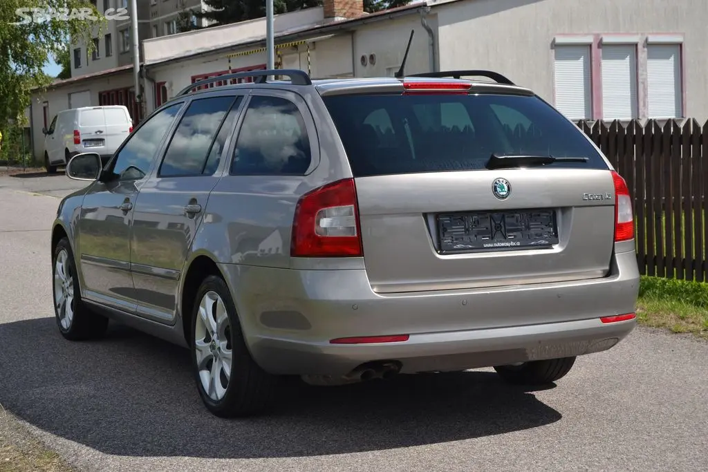 Škoda Octavia 1.4 TSI 90kW Elegance kombi - fotka 2