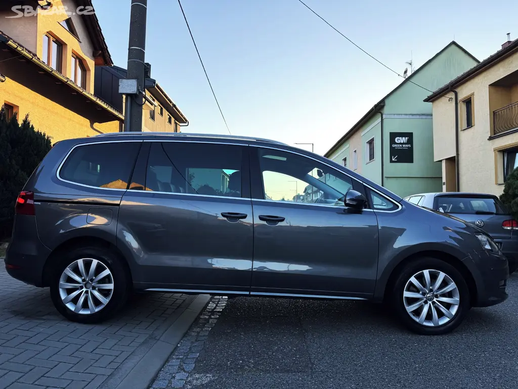VOLKSWAGEN SHARAN 2.0TDI 7-MÍST,DSG,XENONY,KAMERA, - fotka 3