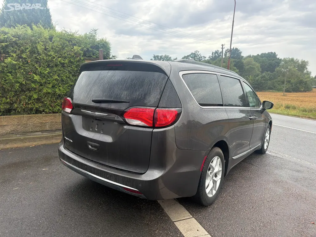 Chrysler Pacifica 3,6 Pentastar 8 míst 2017 - fotka 4
