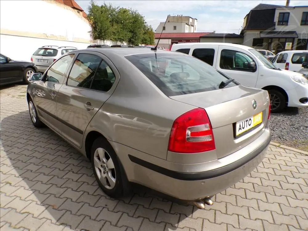 Škoda Octavia 2,0 TDI-103KW DSG,NAVI,XENONY - fotka 3