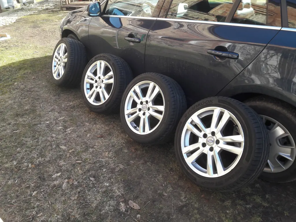 Volvo V60 D5 2.4 s výbavou Summum z roku 2011 - fotka 2