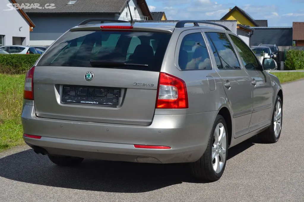 Škoda Octavia 1.4 TSI 90kW Elegance kombi - fotka 4