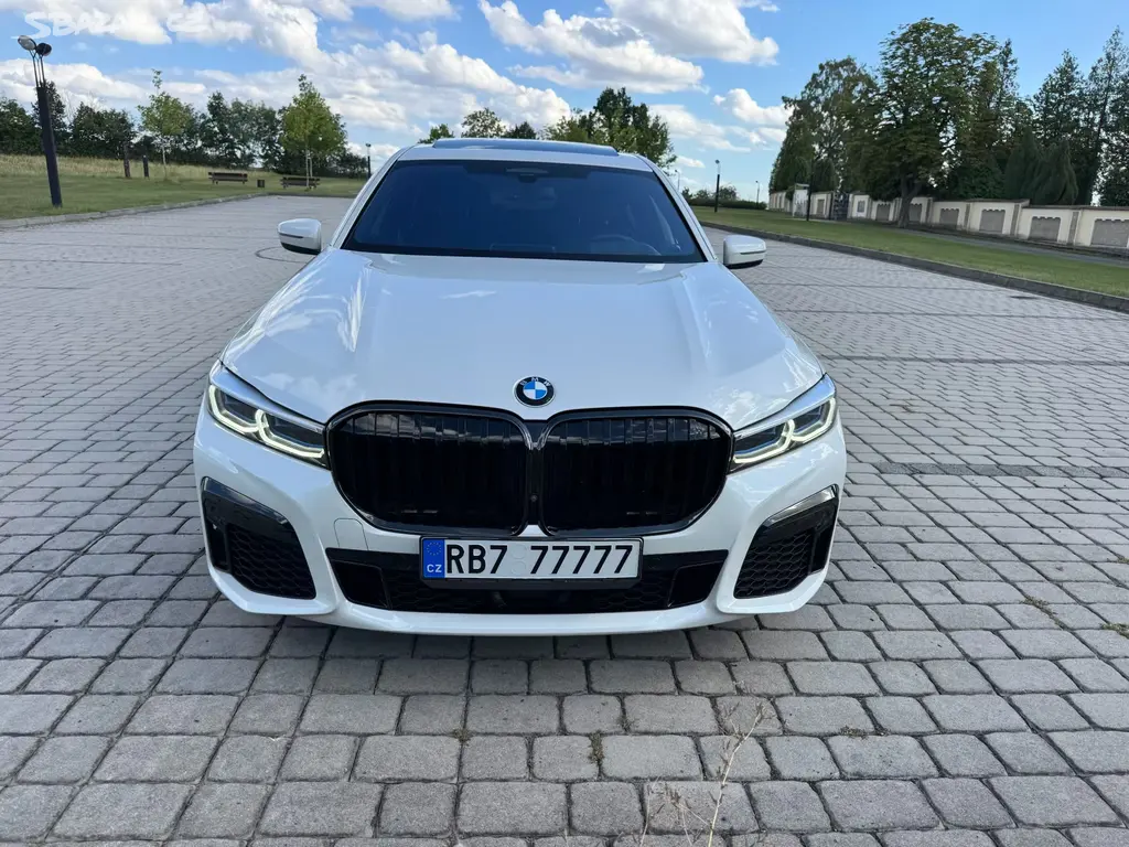 BMW 750i xDrive Carbon Core M Paket DPH - fotka 2
