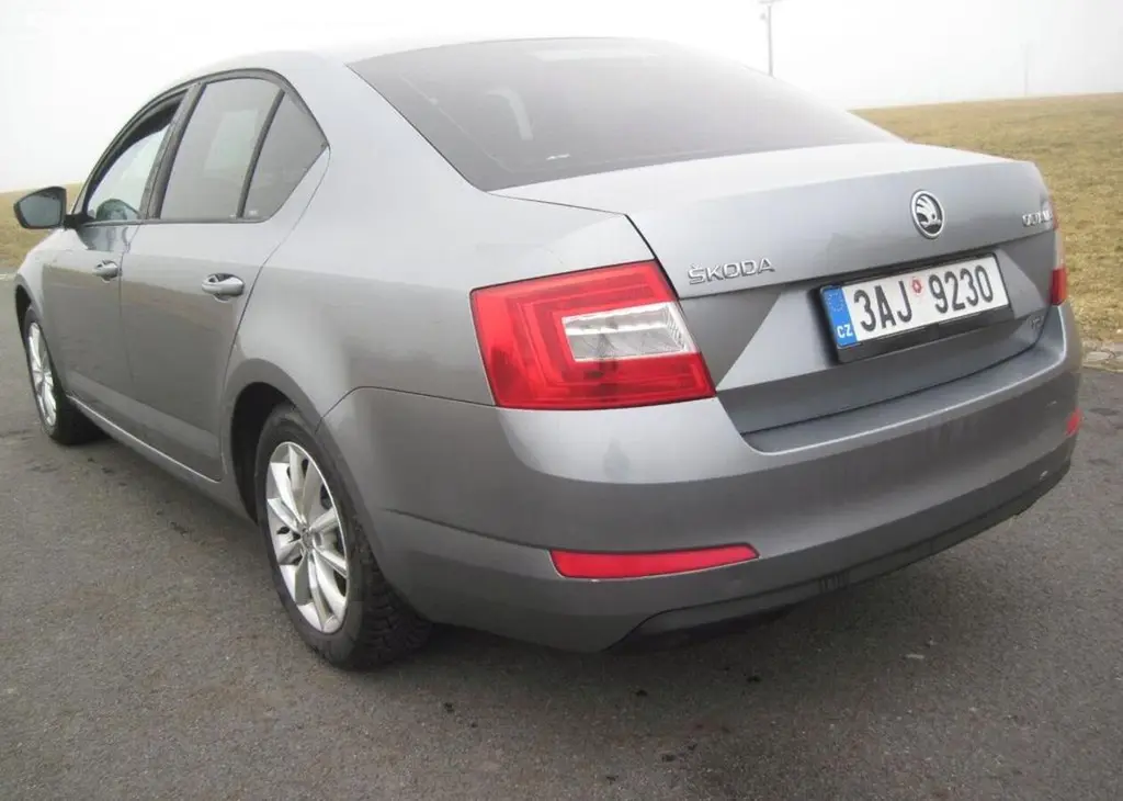 Škoda Octavia 1,6TDI koup v ČR 2 majitel nafta - fotka 3
