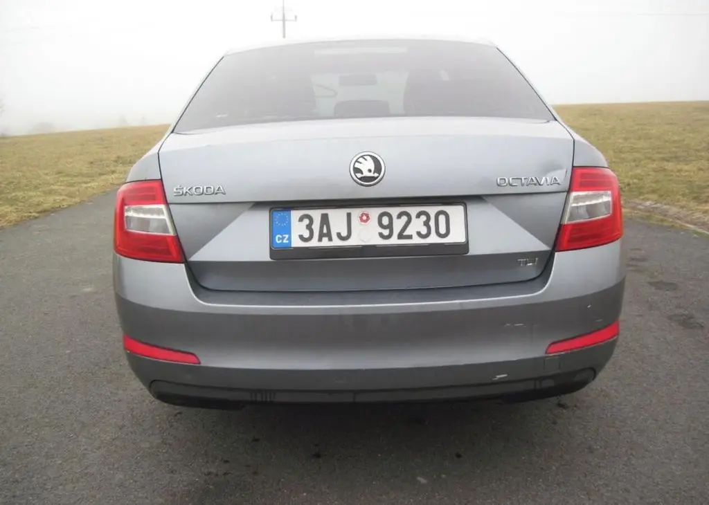 Škoda Octavia 1,6TDI koup v ČR 2 majitel nafta - fotka 4