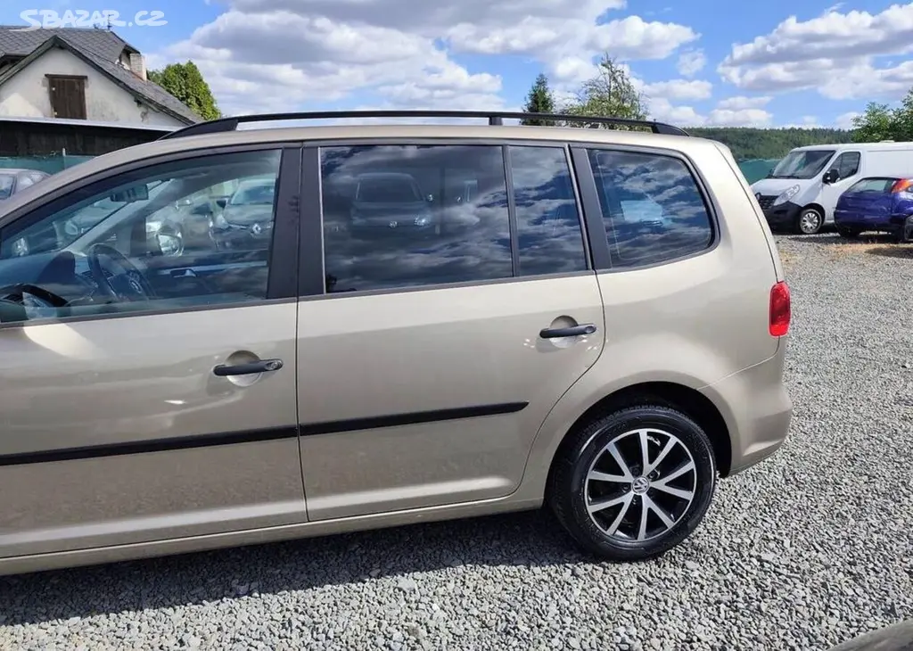Volkswagen Touran 1.6 TDI 7 Míst, Panorama nafta - fotka 3
