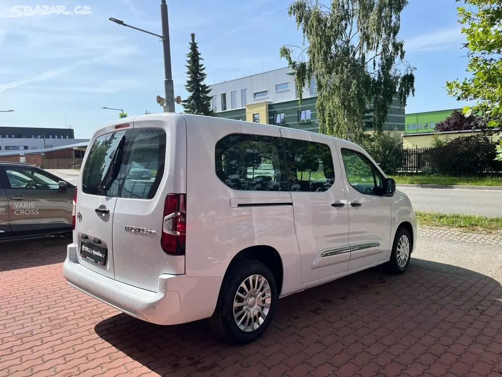 Toyota Proace City Verso, L2 dlouhá 1.2 benzín 110 koní - fotka 4