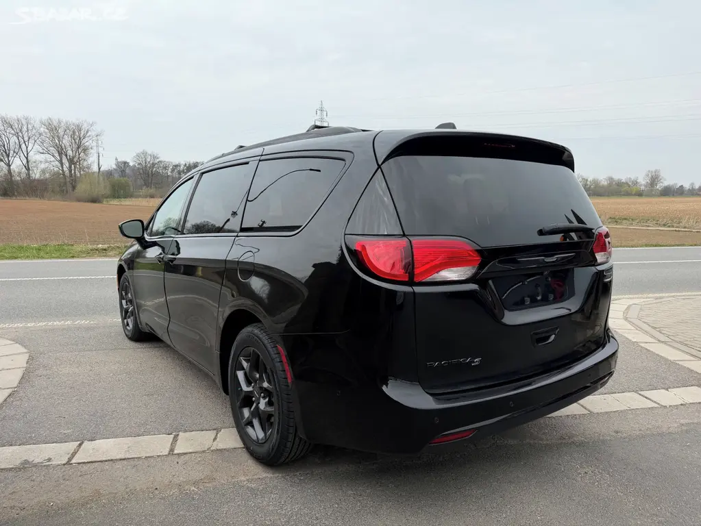 Chrysler Pacifica 3,6 Pentastar S Radar 360 2019 - fotka 3