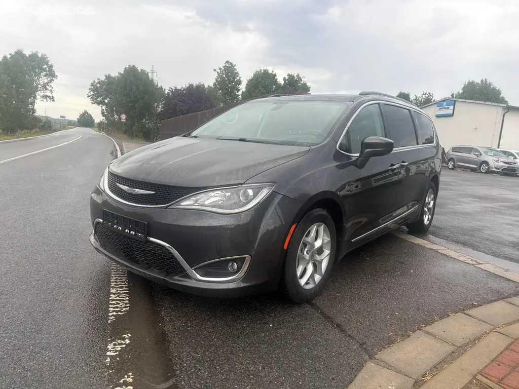 Chrysler Pacifica 3,6 Pentastar 8 míst 2017 DPH - fotka 2