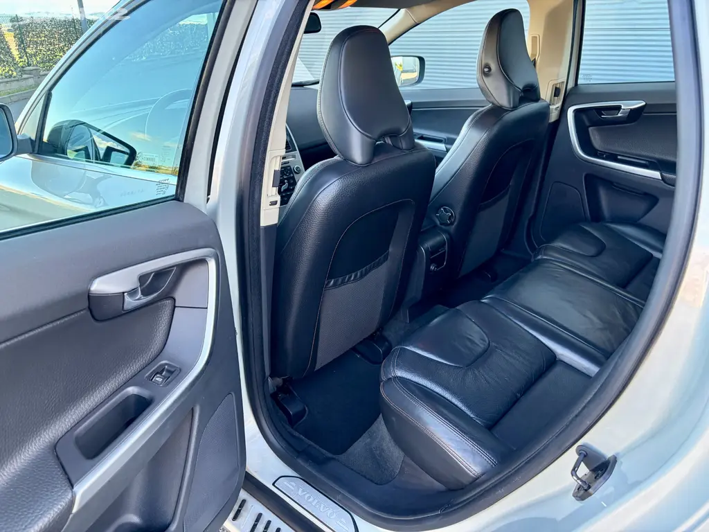 Volvo XC60 2.4 D5 136kW Automat Summum. - fotka 6