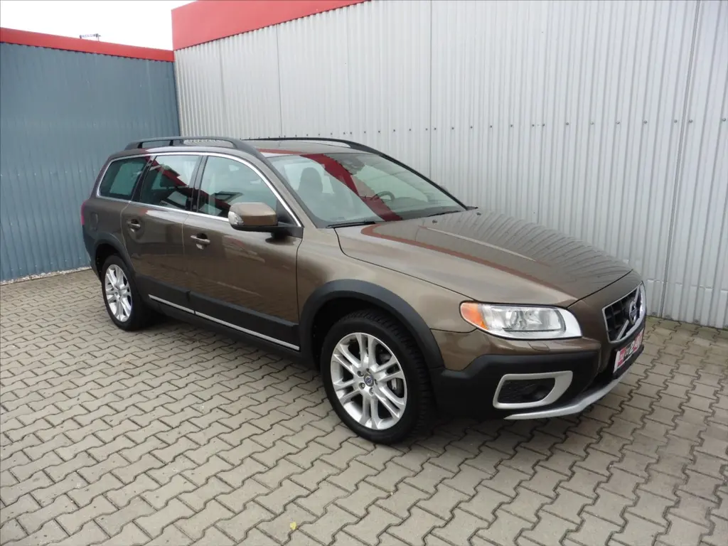 Volvo XC70, 2,4 2,4D Summum AWD, Navi... - fotka 2