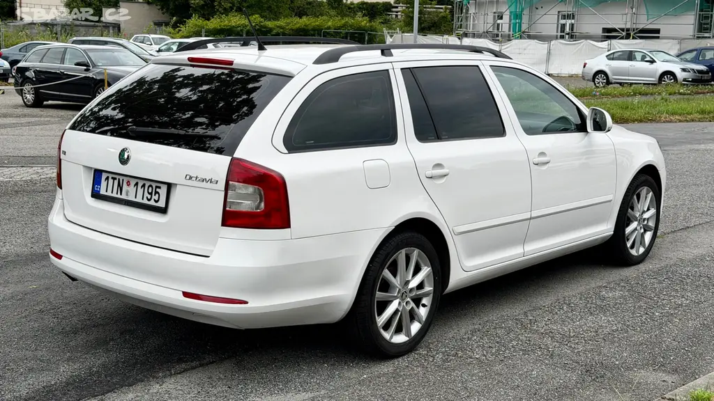 Škoda Octavia Combi 1,6 TDi - Servisní knížka - fotka 3