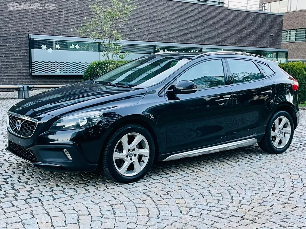 Volvo V40, 2.0D3 MANUÁL CROSS SERVISKA - fotka 4