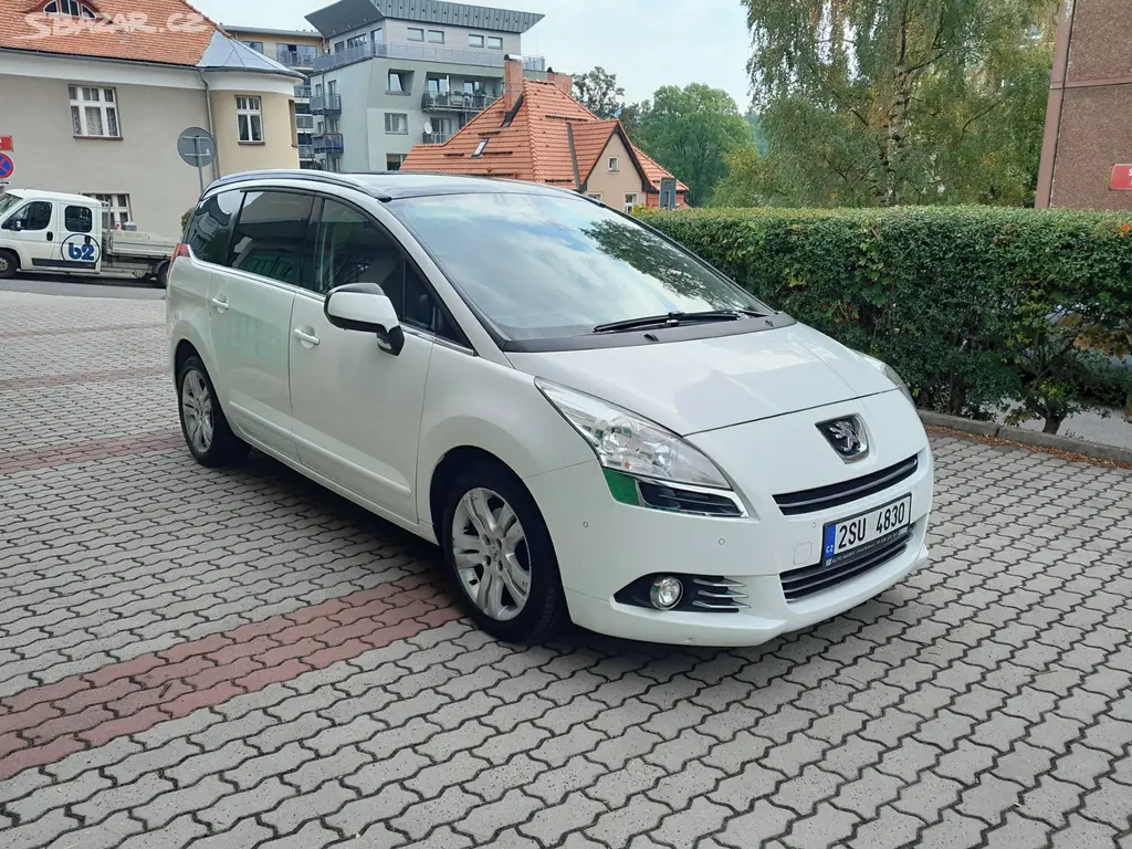 Peugeot 5008 2,0HDI 120KW AT Allure - fotka 2