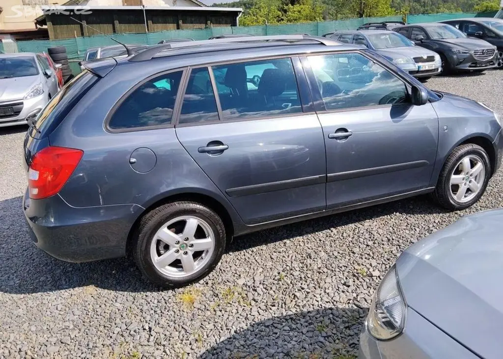 Škoda Fabia 1.4 16v Výhřev. sed., Tempomat benzín - fotka 6