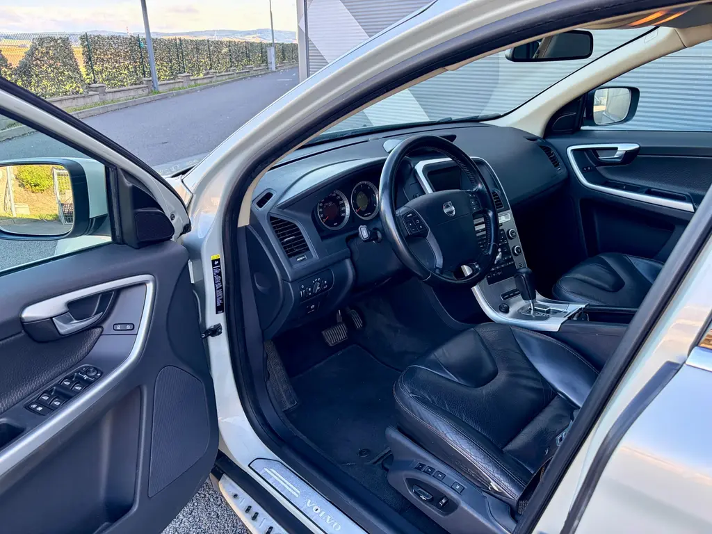 Volvo XC60 2.4 D5 136kW Automat Summum. - fotka 5