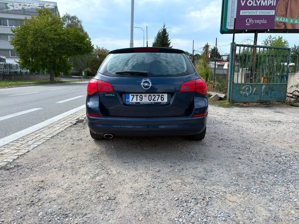 Opel Astra, 1,4 Sports Tourer - fotka 5