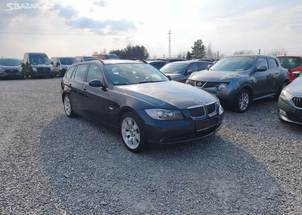 BMW Řada 3 325Xi Mauál, Výhřevy, Panorama benzín - fotka 2