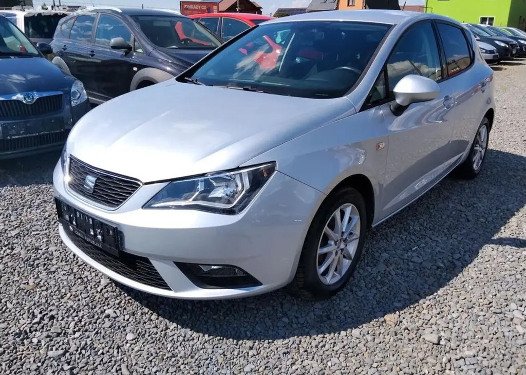 Seat Ibiza 1.0 TSI Klima, Tempomat benzín manuální - fotka 2