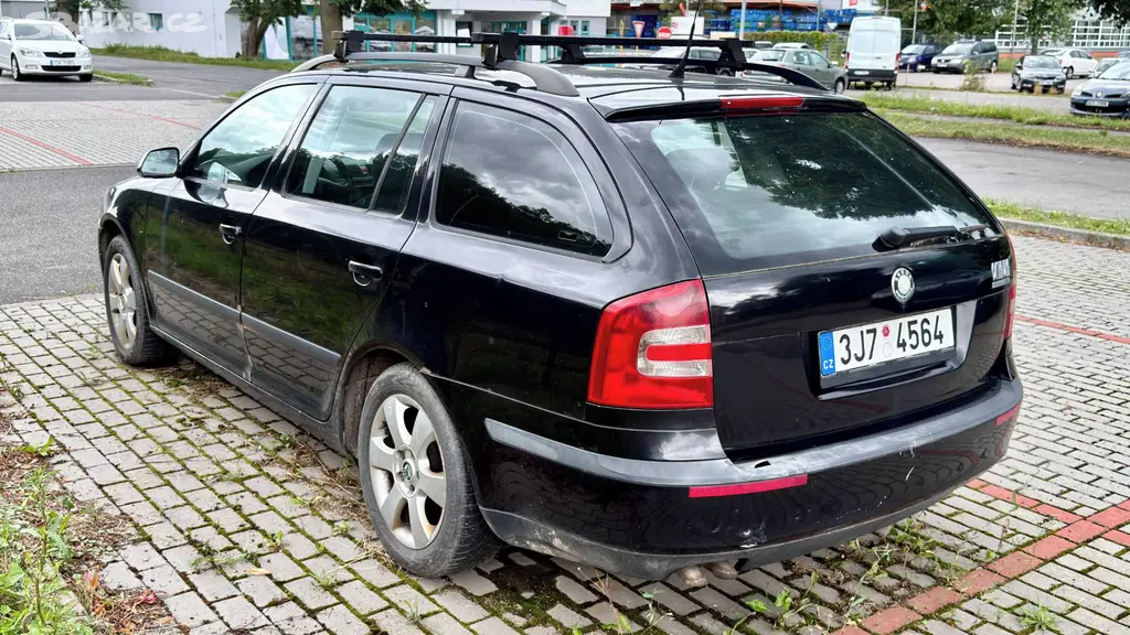 Škoda Octavia combi II 1,9 TDi - fotka 3
