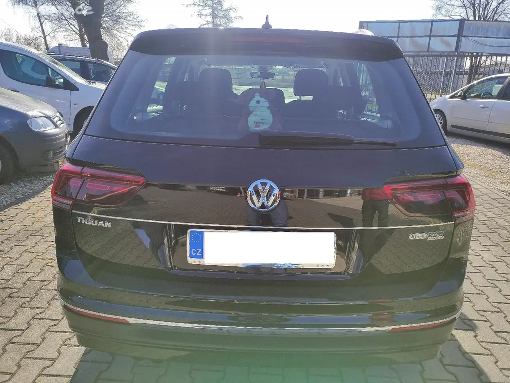 VW TIGUAN 2.0 TDi 130KW HIGHLINE,ZÁVĚS 2t,ALU 18 - fotka 6