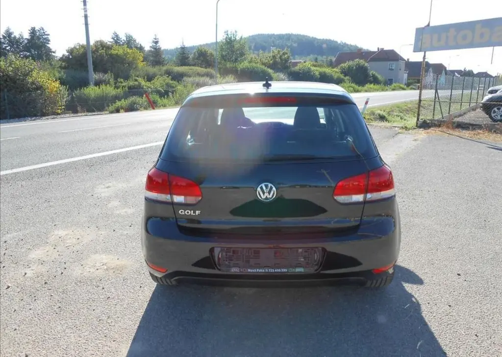 Volkswagen Golf 1,4 i 59kW SERVISKA 34 tis.KM - fotka 5