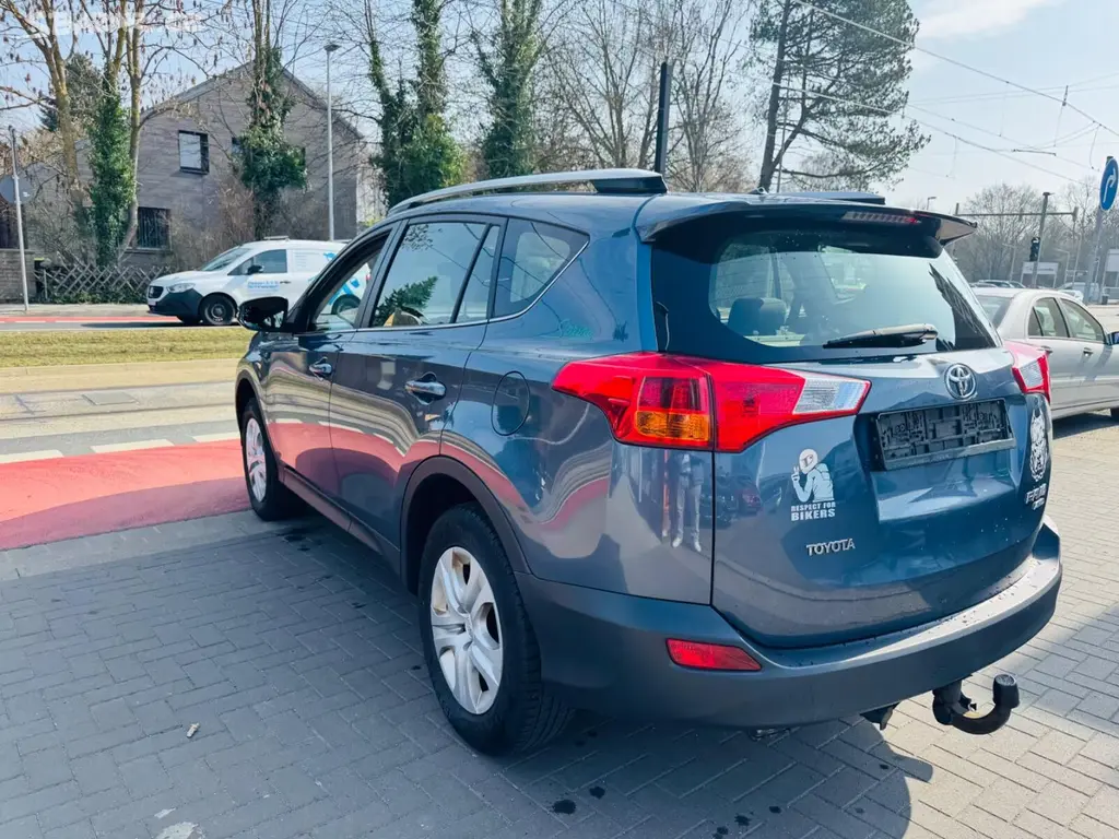 Toyota RAV 4 2,2D Life nafta 4x4 110kw - fotka 4