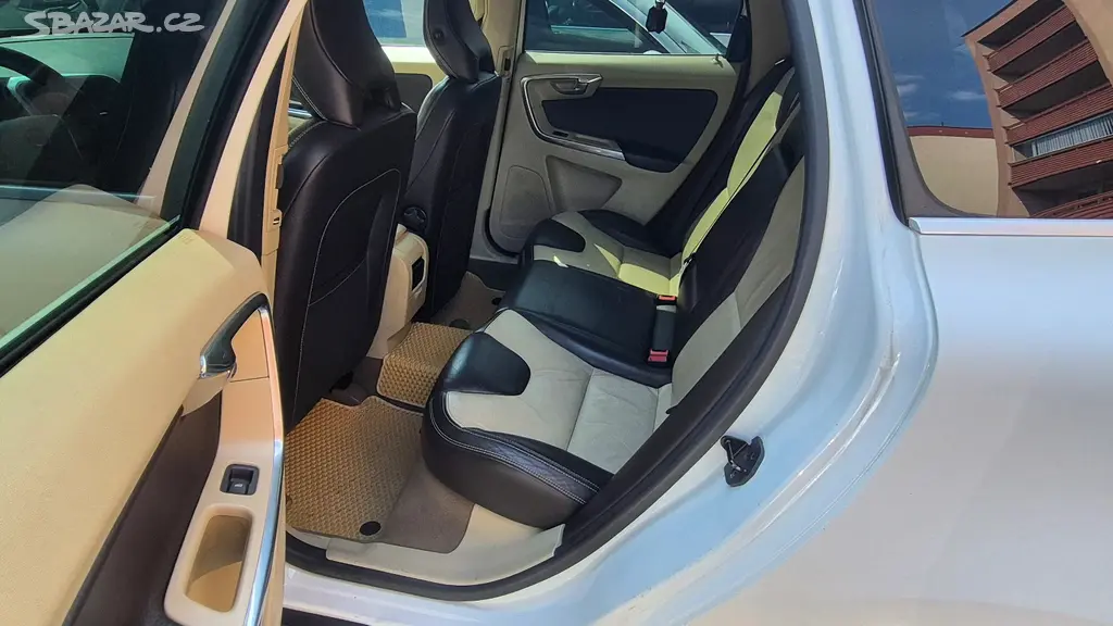 Volvo xc60 2012 2.4 d3-d4 awd manual - fotka 6