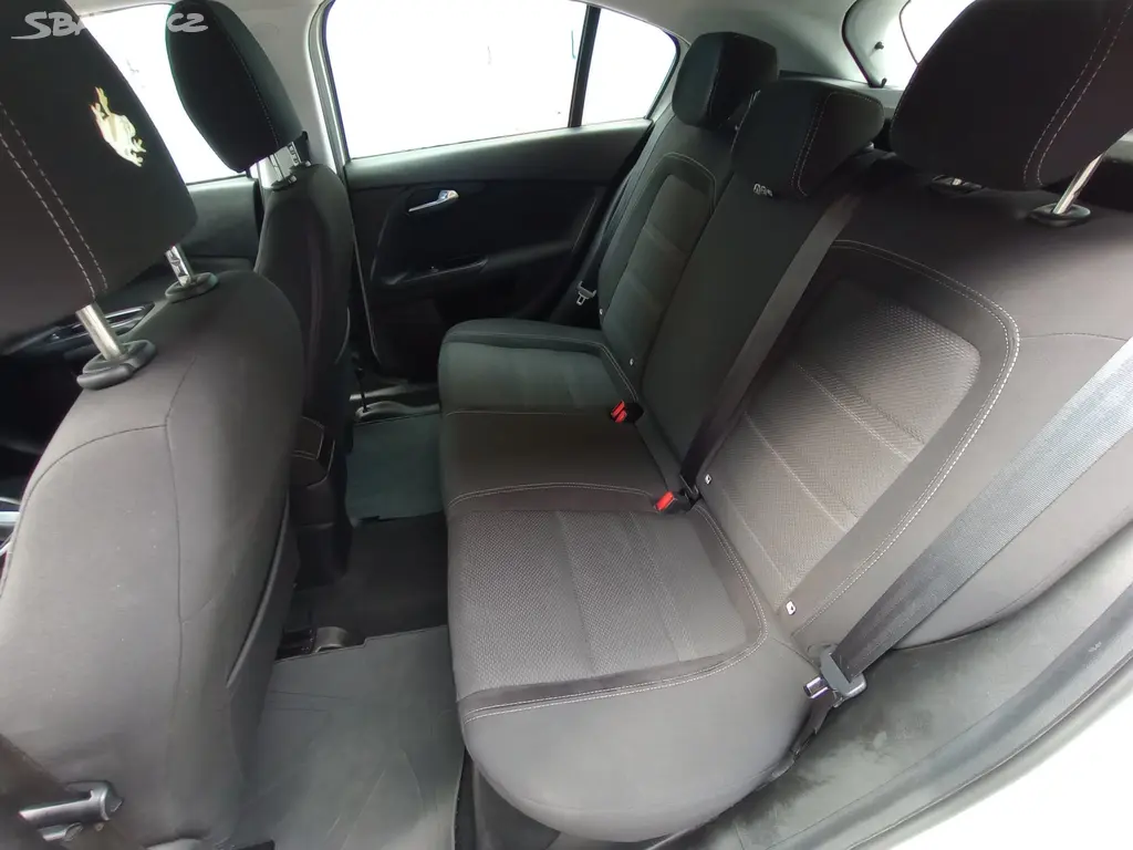FIAT TIPO 1.4 T-JET 88 kW, nové v ČR 2018, málo km - fotka 6