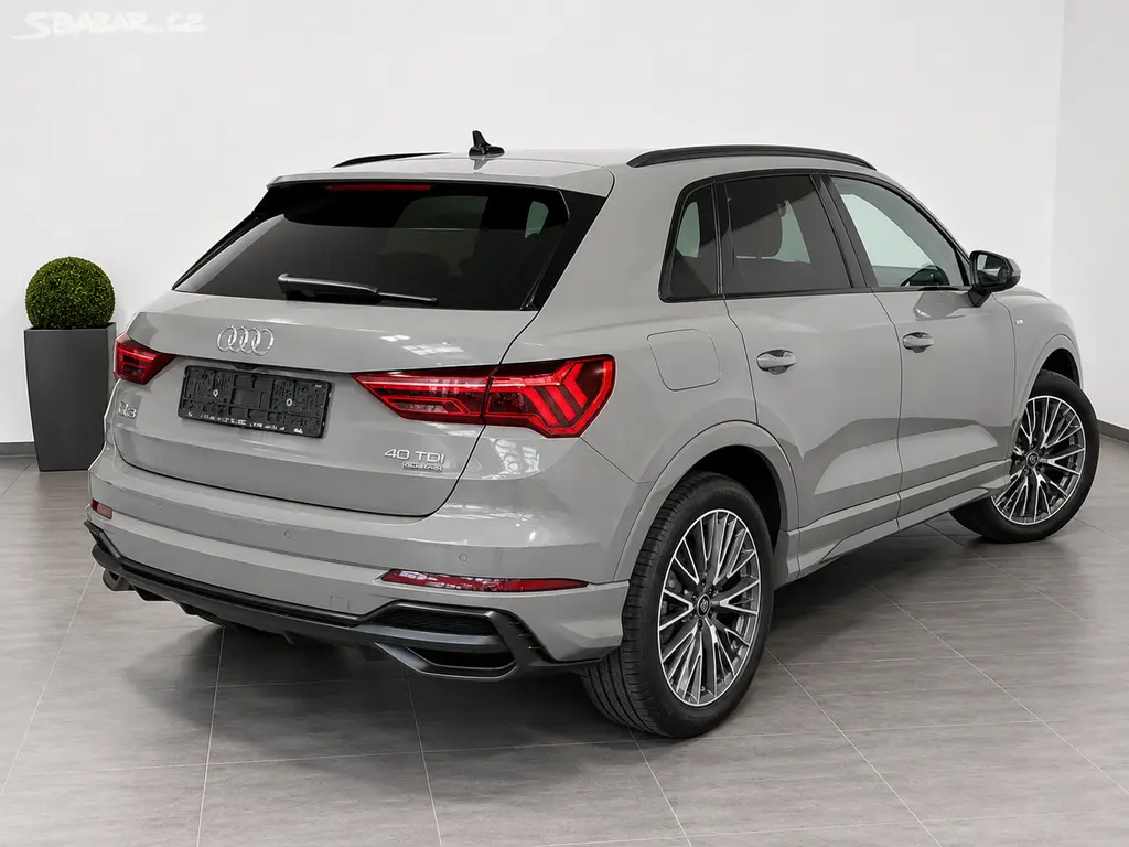 Audi Q3 40 TDI Quattro S-Line - fotka 2