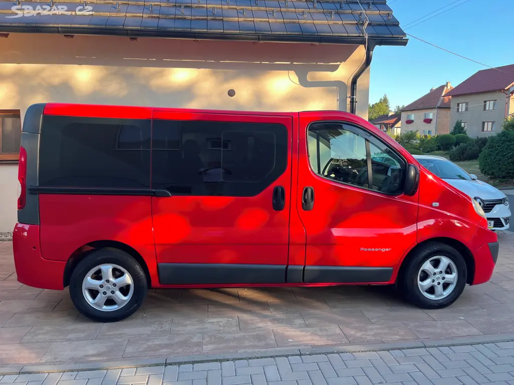 Renault Trafic passenger, 8 míst