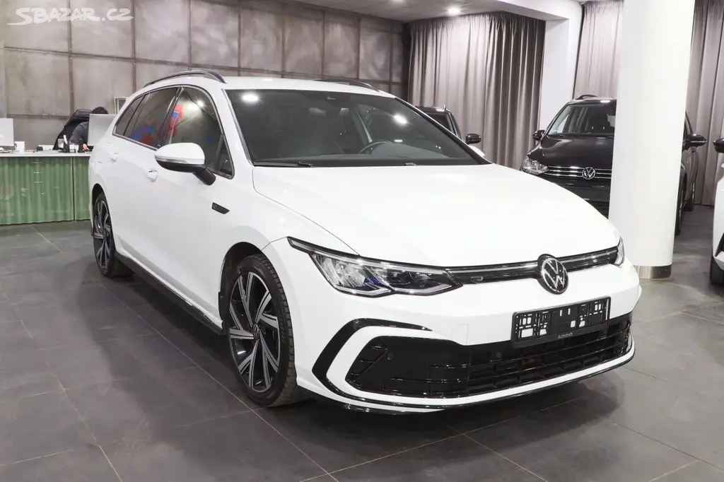 VW Golf R-line Variant 8 DSG ROK 2023 - fotka 2