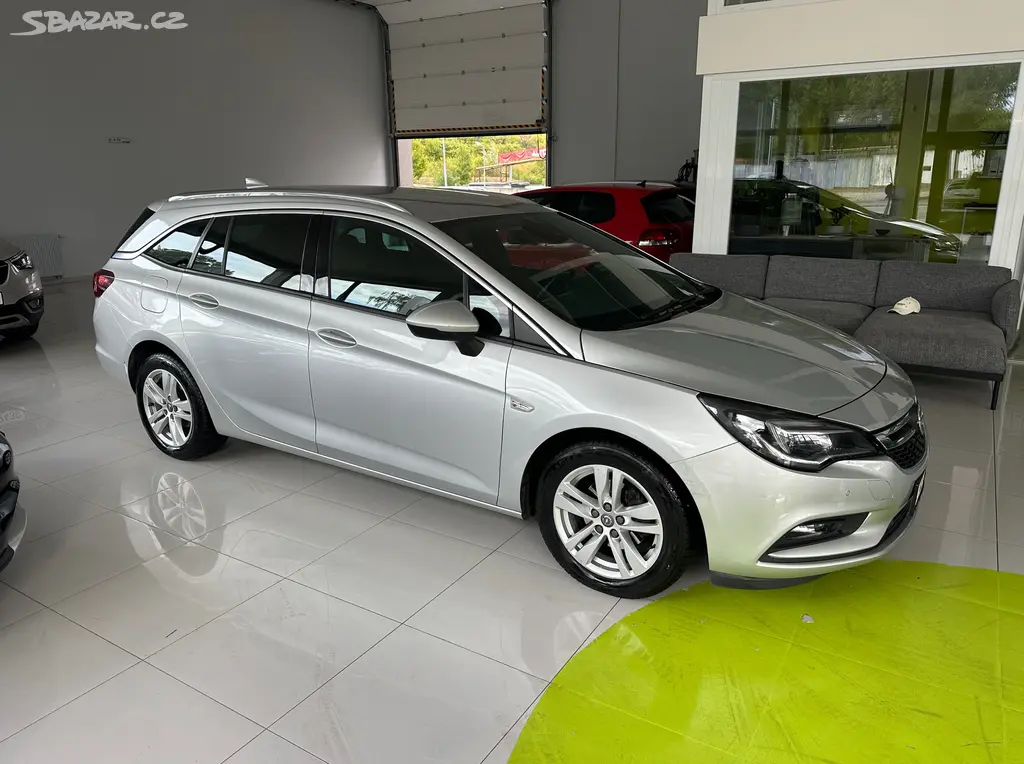 Opel Astra, SportsTourer NOVÉ ROZVODY - fotka 2